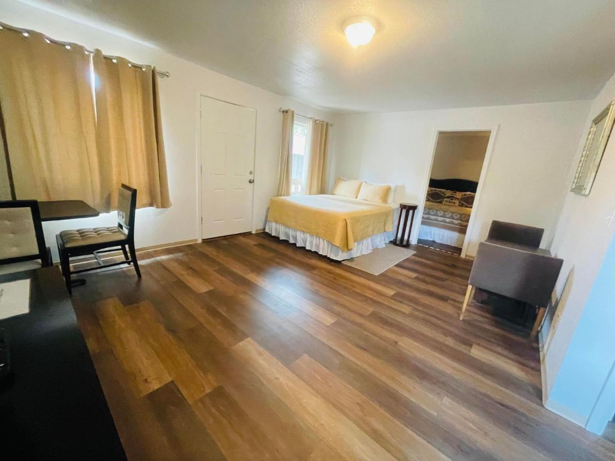 Riverfront Hotel 4*
